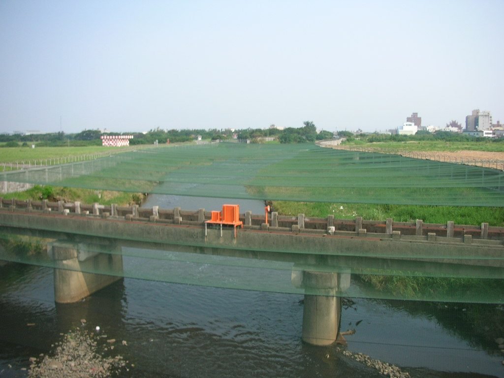 水道防鳥網與支撐
