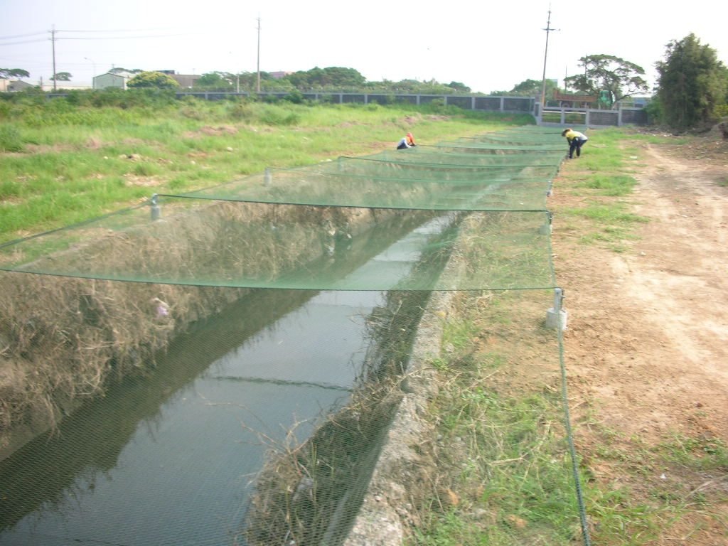 水道防鳥網施作中