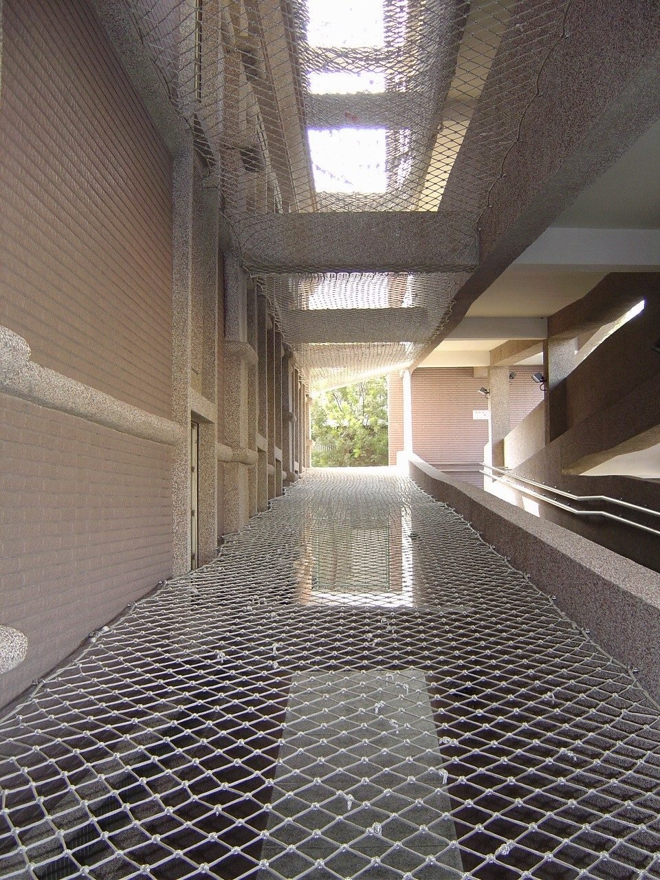 Floor-level protection netting in a corridor