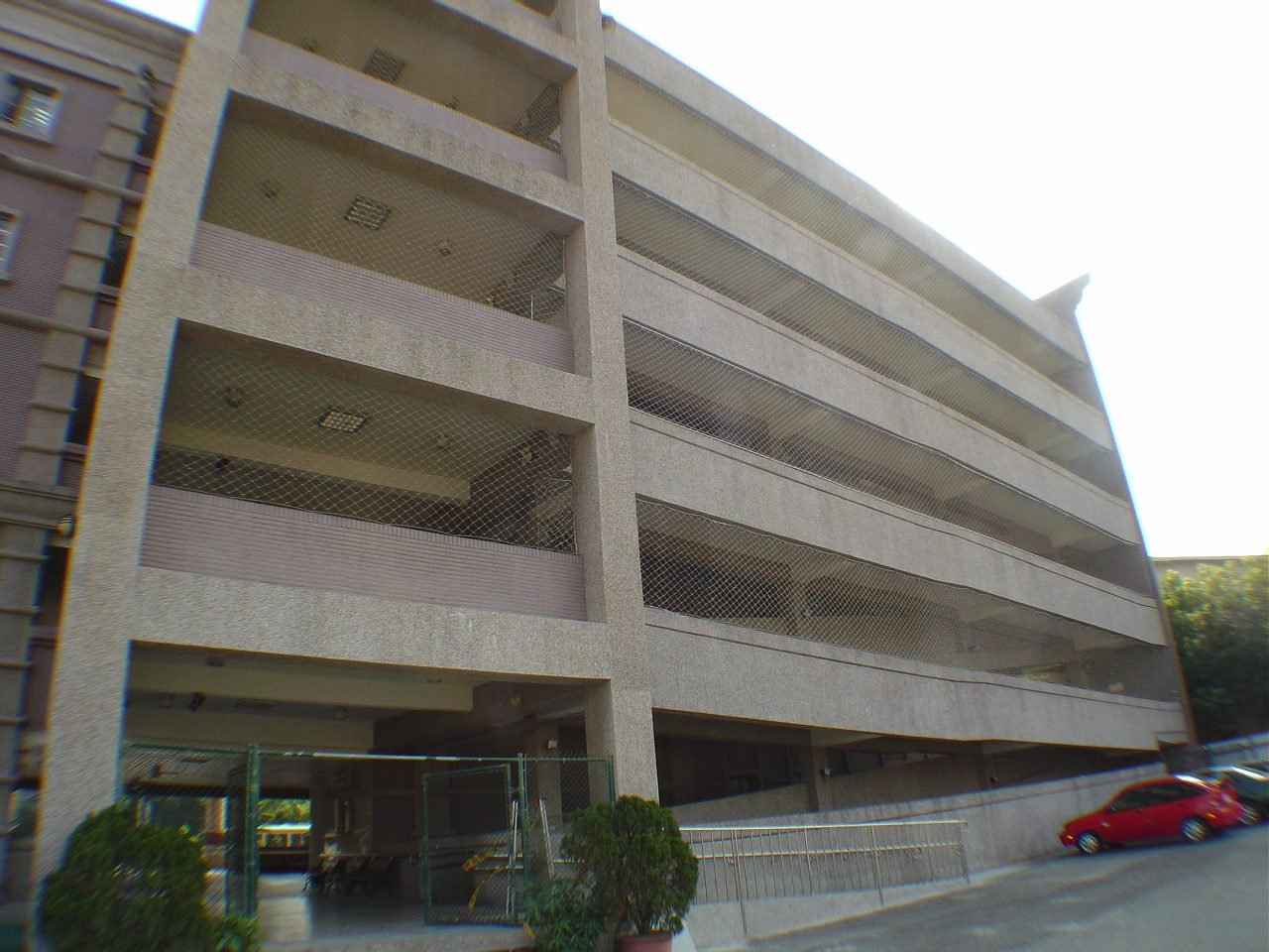Protective netting on car-park floor edges