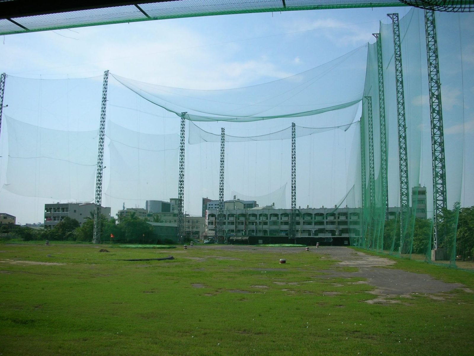 高爾夫球練習場高架圍網全景