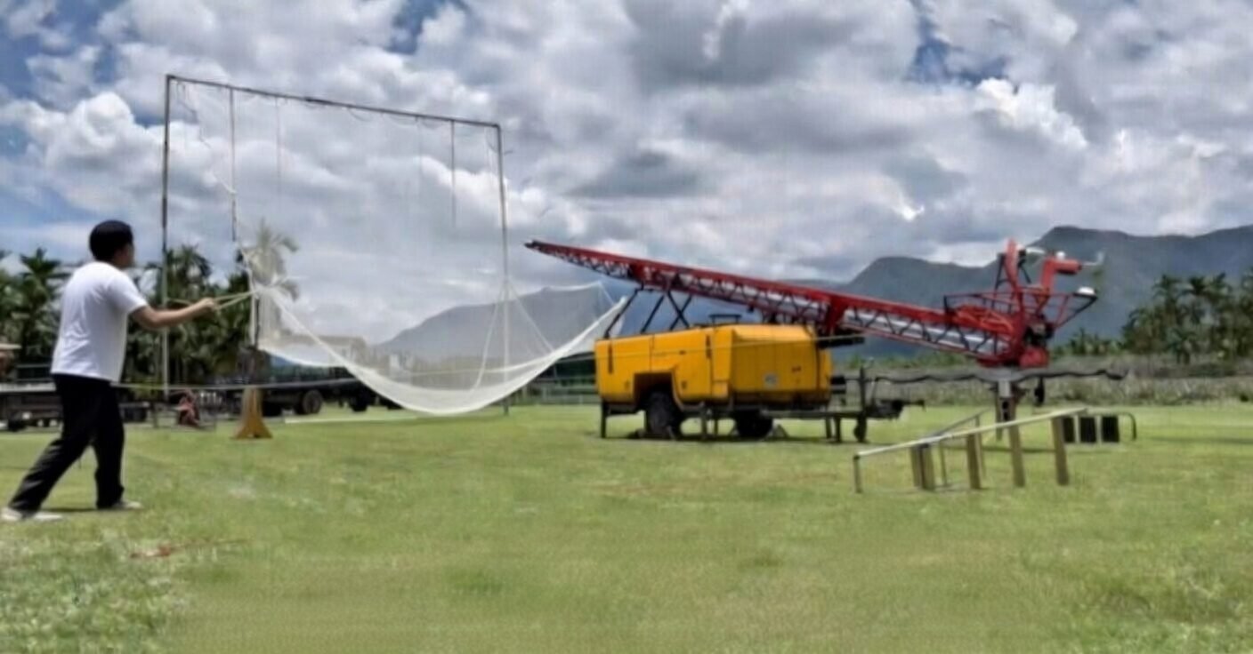 機場旁架設固定式防禦網進行測試