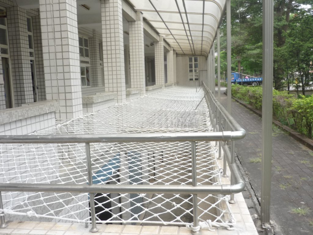 Walkway and floor-level protection netting